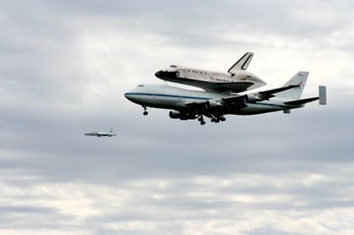 Discovery and 747