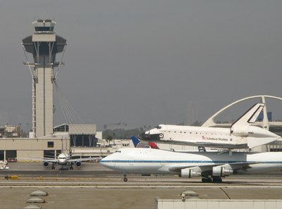 Endeavour arriving in LA