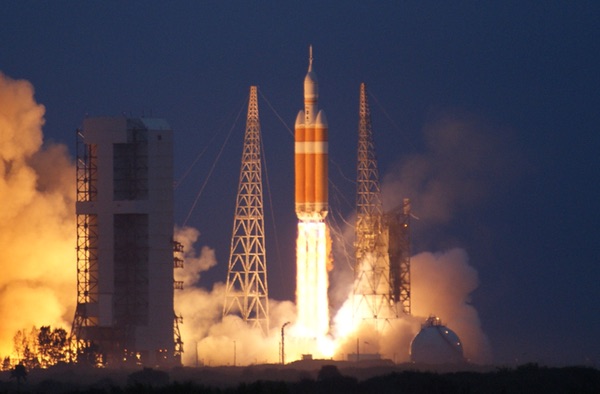 Delta 4 Heavy launch