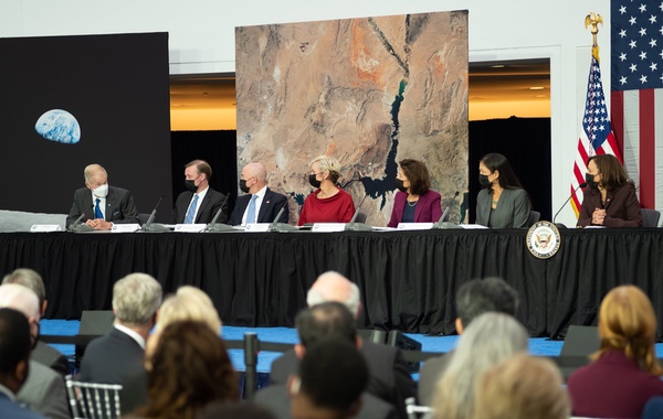 Nelson at National Space Council meeting