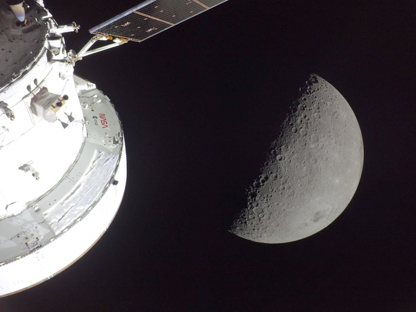 Artemis 2 lunar flyby